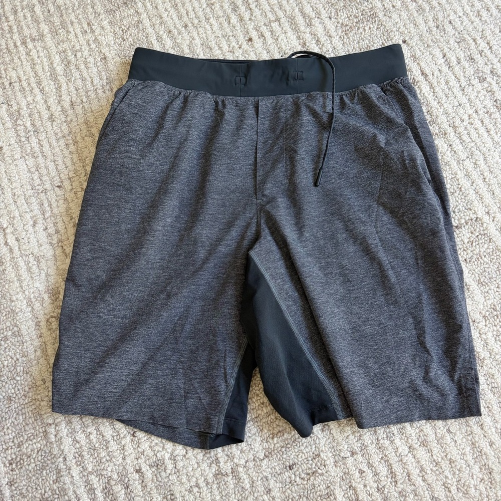 Lululemon Mens Heathered Charcoal Grey Athletic Training Shorts Size M